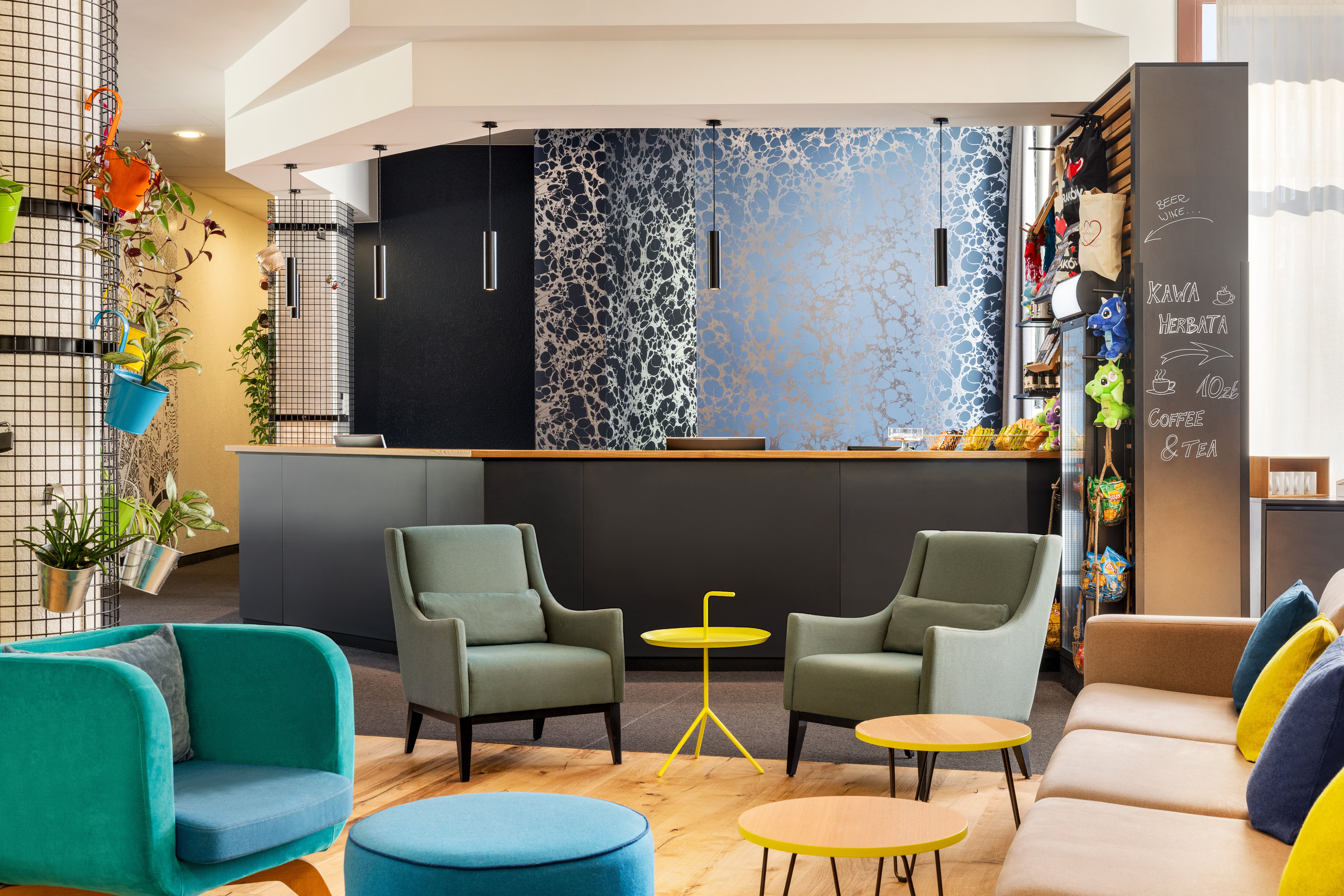 Vienna_House_Easy_by_Wyndham_Lobby_Front_Desk
