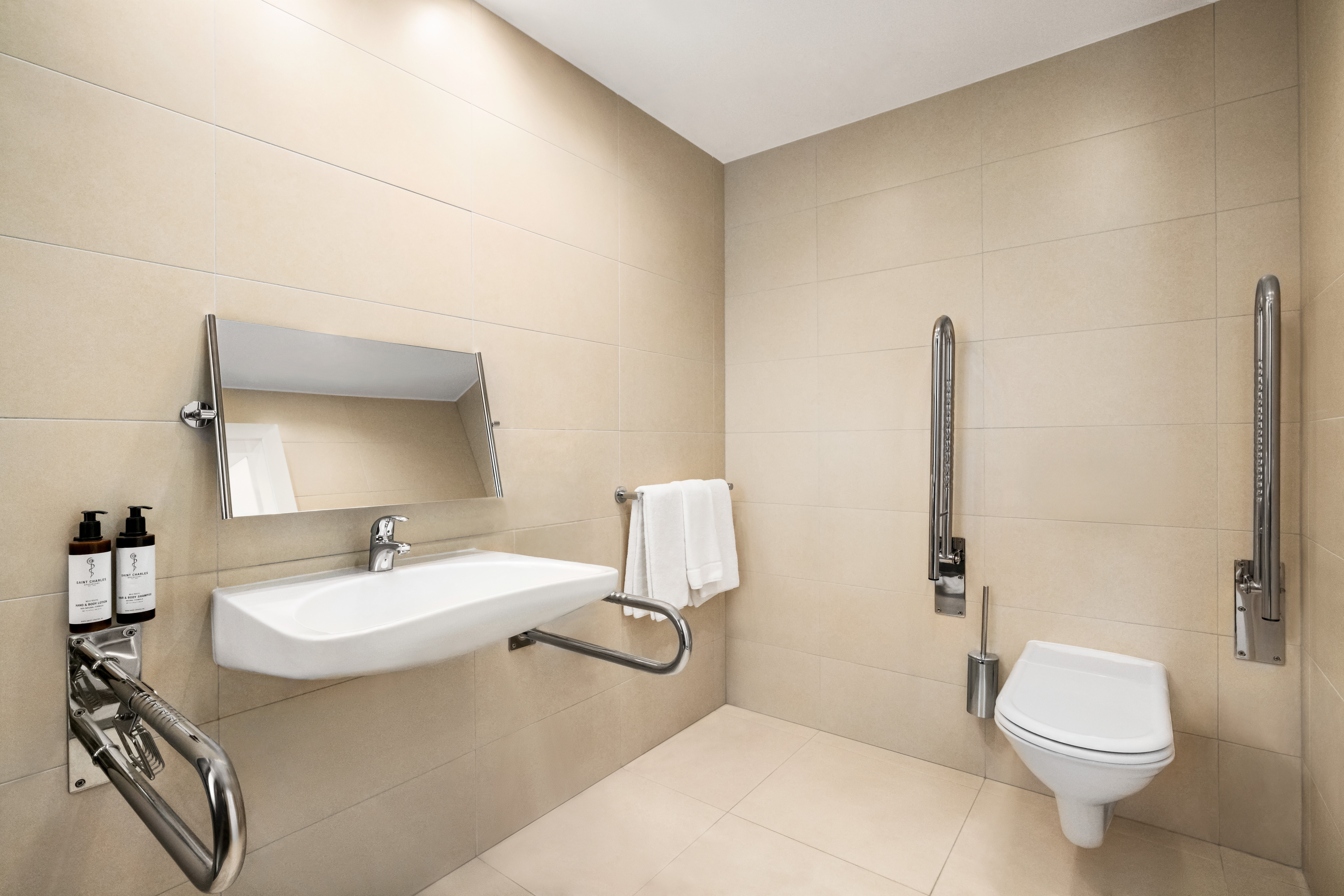 Vienna House by Wyndham Andels Lodz - Accessible Bathroom - Roll in Shower - 1555474